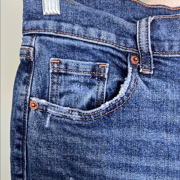 Old Navy Women's Distressed Boyfriend Jeans - Picture 4 of 8